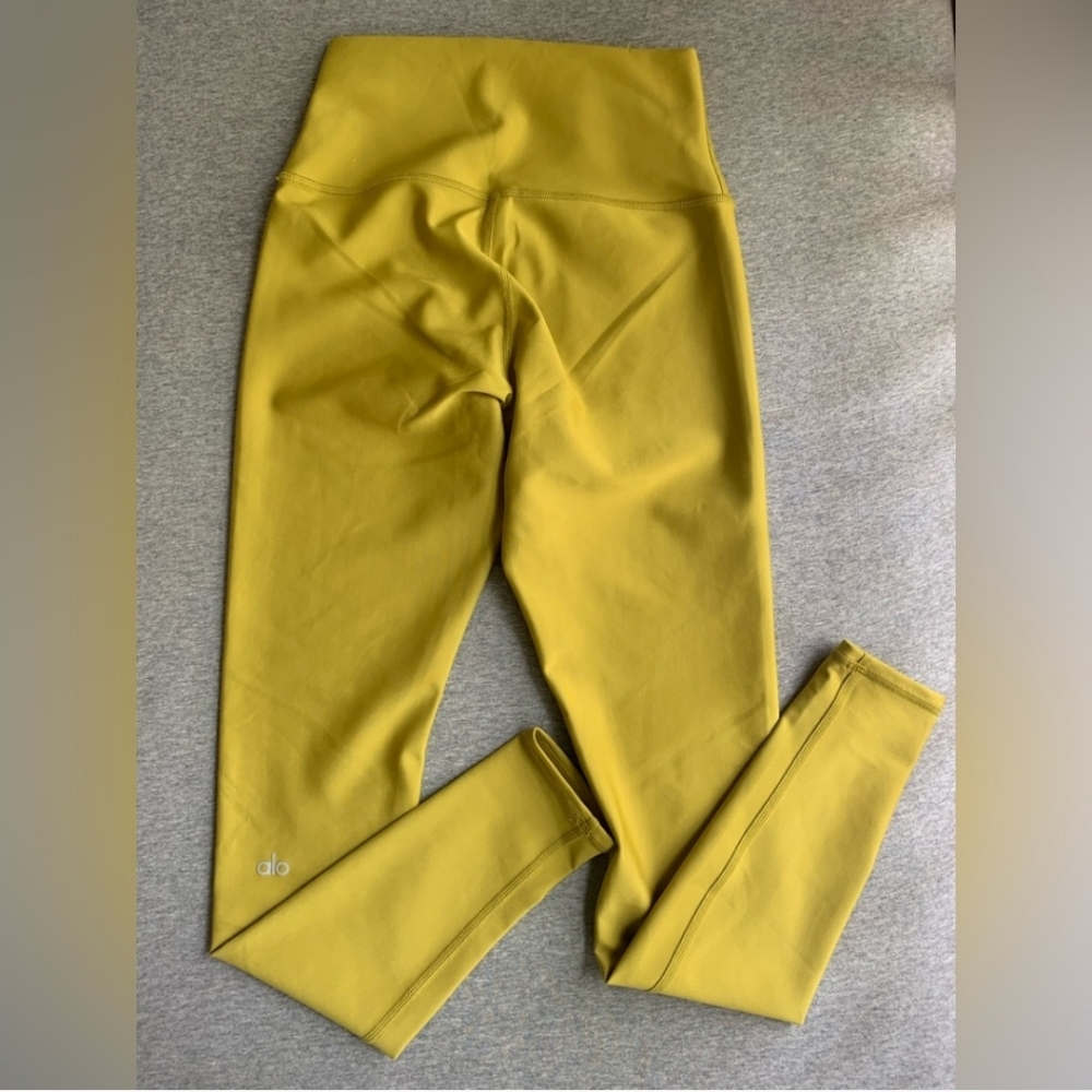 Alo Yoga high waist airlift legging in Sulphur xs